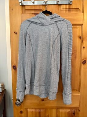 Lululemon women's Lightweight Gray Hooded Sweater